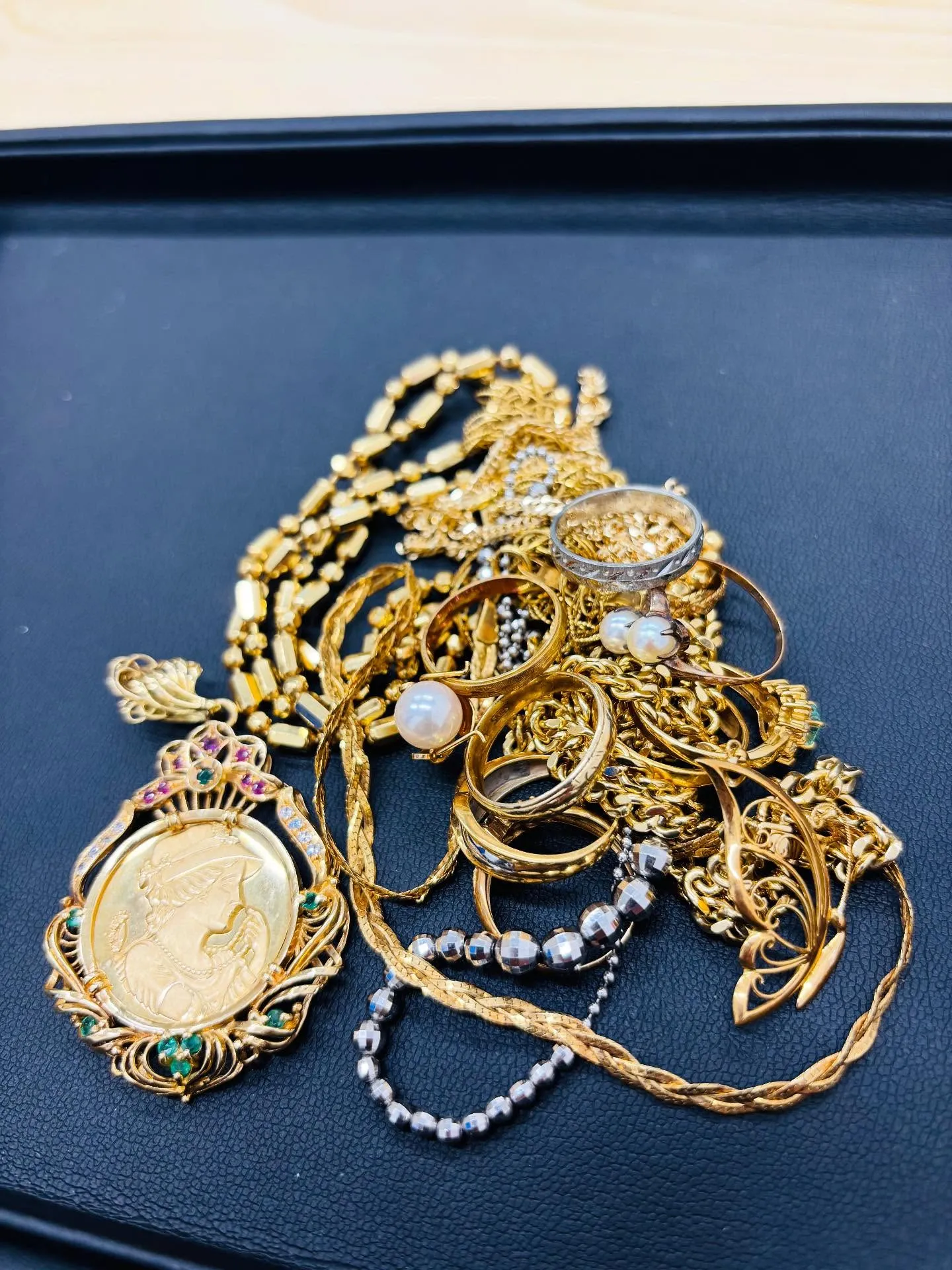 【福岡市中央区薬院のお客様より貴金属をお買取】